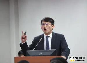 影/不知基層加班時數?吳三龍狂跳針 黃國昌氣炸:去聽同仁心聲