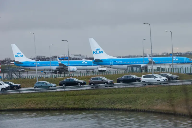 荷蘭機場一人遭捲入飛機引擎身亡　目擊者形容「聽見地獄般噪音」