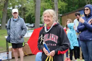 阿嬤跑得比我快！美國80歲奶奶僅花24分鐘跑完5公里　破大會紀錄
