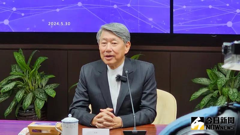 ▲經濟部長郭智輝今(30)日舉行媒體茶敘,他提出「境外關內」、「境內關外」2大概念拚經濟。(圖/記者許家禎攝,2024.5.30)