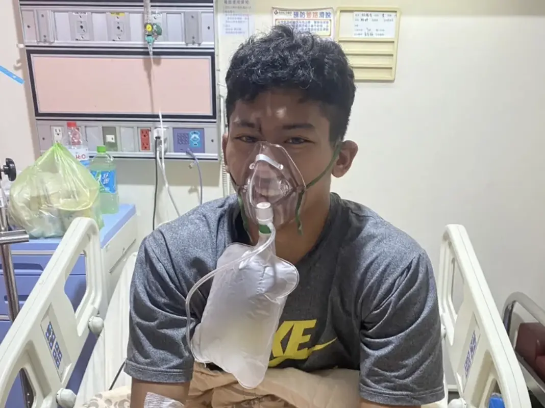 ▲苗栗縣29日凌晨一間民宅突發大火，一名興華高中二年級學生林雅各恰好到附近購買早餐，發現屋內有人受困，奮不顧身6度衝進屋內救人。（圖／校方提供）