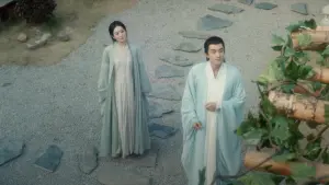 ▲趙麗穎（左）、林更新主演古裝劇《與鳳行》，上演神話愛情故事。（圖／Disney+ YouTube）
