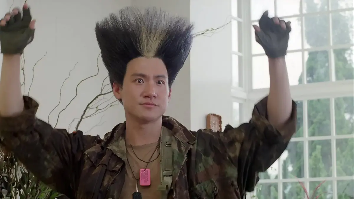 ▲張學友明日在台北小巨蛋開唱，昔演出電影《超級學校霸王》掃把頭經典角色，再被挖出掀起回憶殺。（圖／《超級學校霸王》劇照）