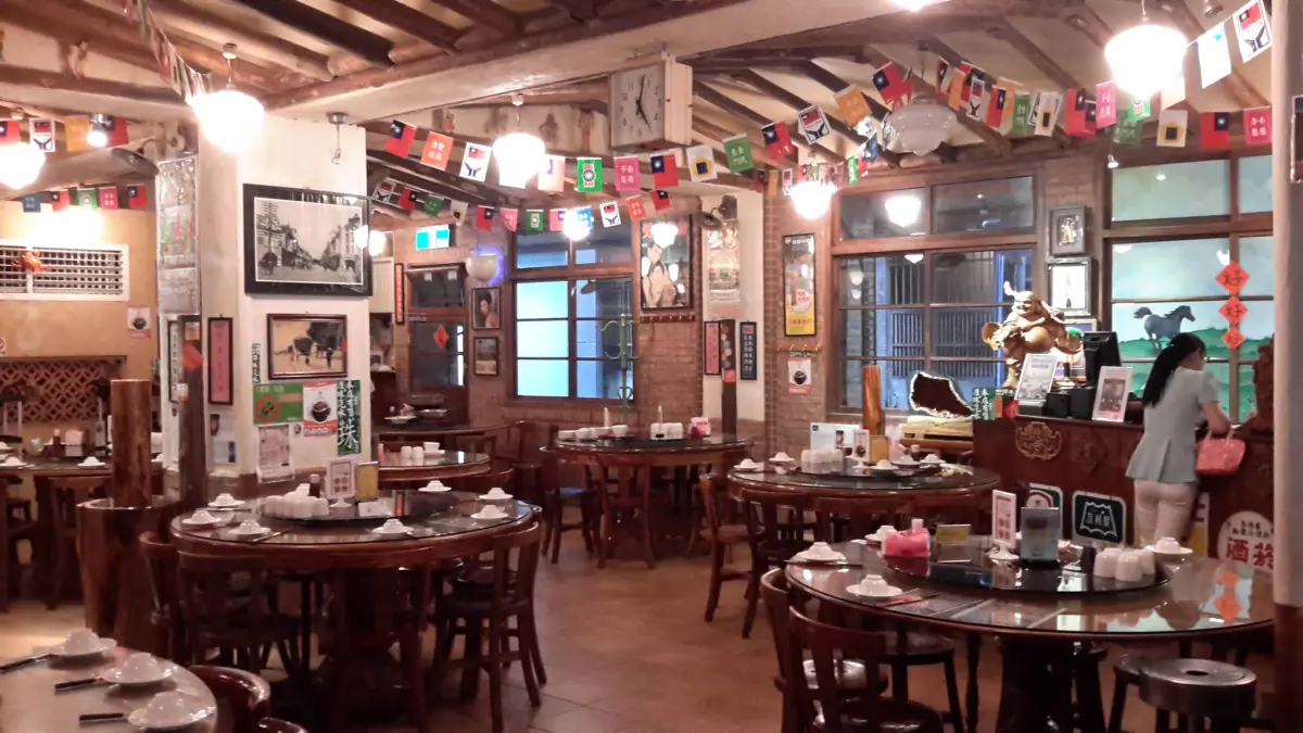 ▲傳出黃仁勳17日將宴請多位科技大佬，在台北松山區的磚窯古早味懷舊餐廳聚餐。（圖／取自磚窯古早味懷舊餐廳臉書）