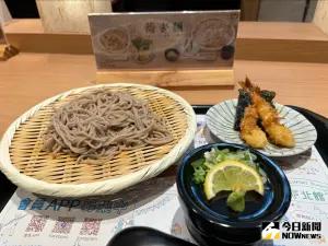 ▲「海老天蕎麥麵」，特選鳳尾蝦搭配冷沾麵，健康輕食新選擇。(圖／記者金武鳳攝，2024.5.31)