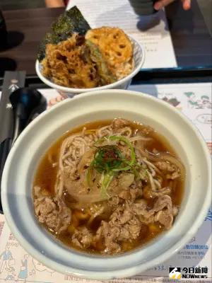 ▲「牛肉蕎麥麵雙饗丼」同樣以雙主食概念，特選牛五花佐以熱湯麵搭配天婦羅組合，(圖／記者金武鳳攝，2024.5.31)