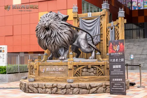 《波拉西亞戰記》和台灣國寶級雕刻師呂豐源合作,打造氣勢滂薄的圖騰獸獅子,高度達4.5米。(圖/遊戲橘子提供) ▲《波拉西亞戰記》和台灣國寶級雕刻師呂豐源合作,打造氣勢滂薄的圖騰獸獅子,高度達4.5米。(圖/遊戲橘子提供)