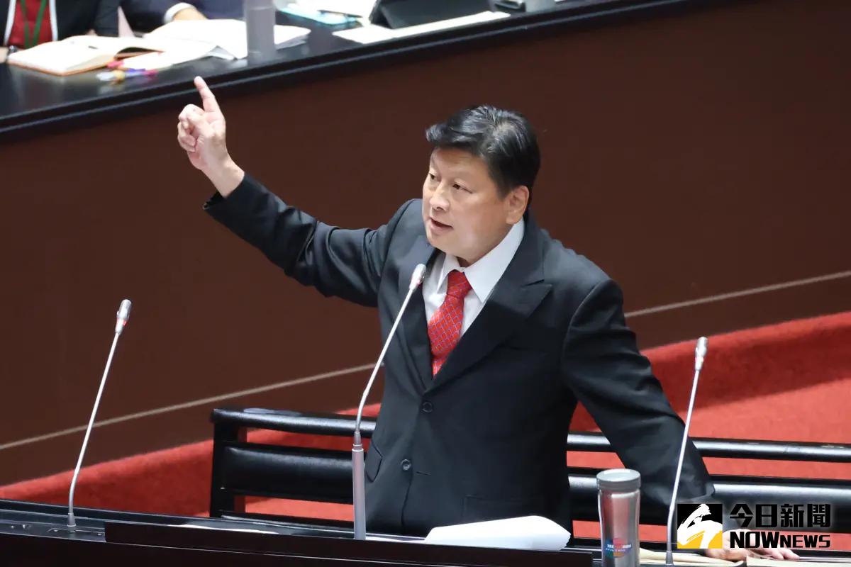 ▲民進黨立委林俊憲直言，「餅就這麼大、國民黨版圖也不小，能夠整張餅只給你傅崐萁一個人吃嗎？」（圖／NOWnews攝影中心）