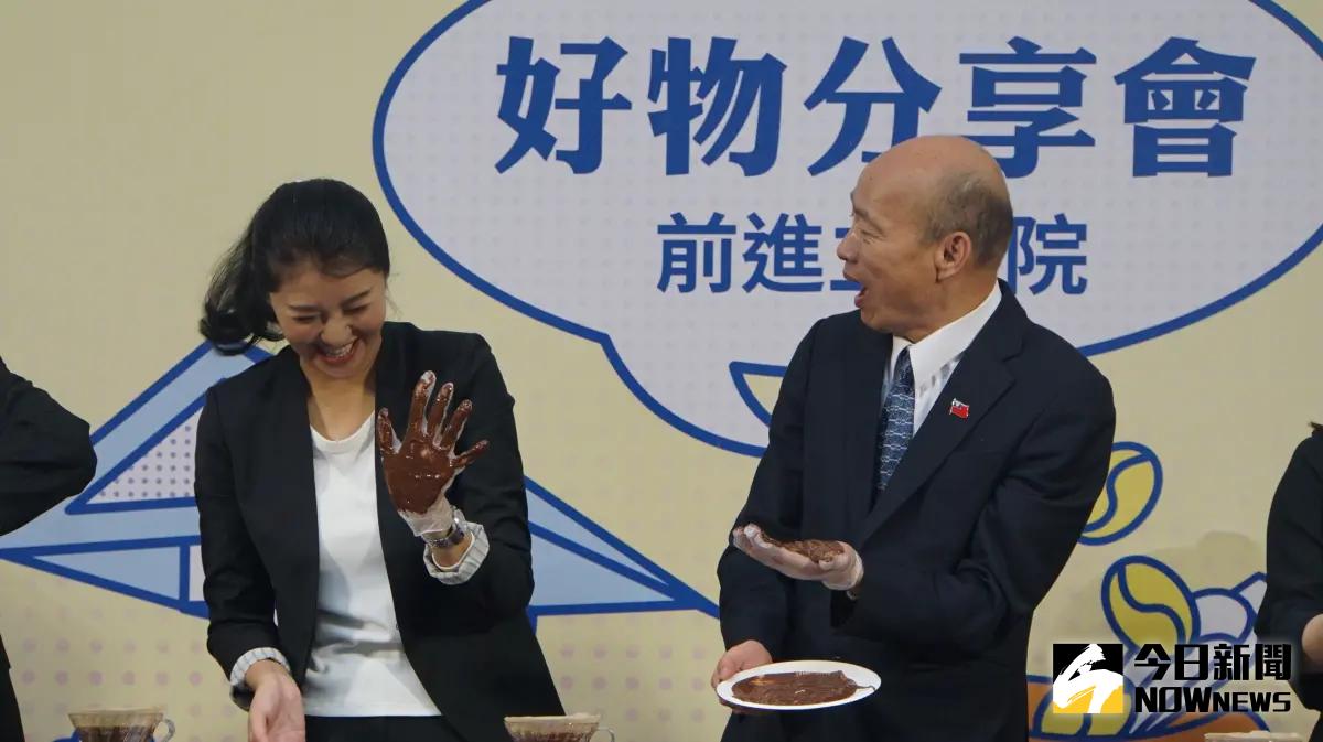 ▲韓國瑜還不忘開玩笑虧了一下許淑華，表示之前立院衝突中，如果許淑華在場的話，現場肯定升溫。（圖／記者呂炯昌攝，2024.05.31）