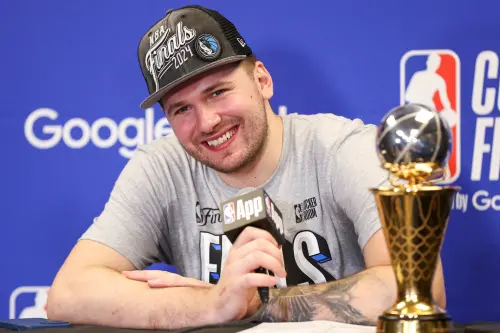 Luka Doncic和Kyrie Irving將可以帶領達拉斯獨行俠拿下總冠軍,多項指標優於波士頓塞爾提克 ▲Luka Doncic能否率領獨行俠重返冠軍賽仍是未知數。(圖/美聯社/達志影像)