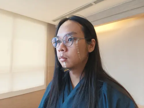 台中捷運發生砍人事件,「長髮哥」許姓乘客奮勇禦敵。(圖/翻攝畫面) ▲台中捷運發生砍人事件,「長髮哥」許姓乘客奮勇禦敵。(圖/翻攝畫面)