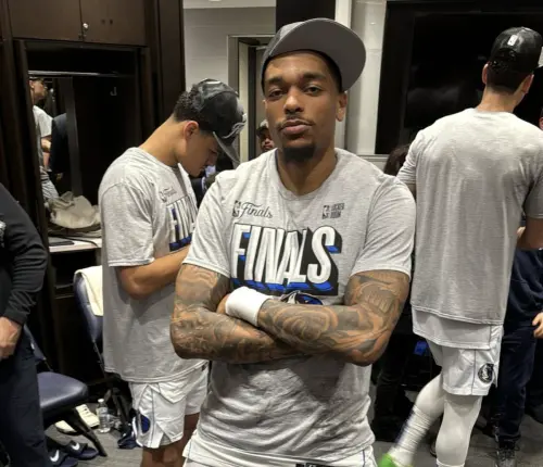 ▲季中交易才加入達拉斯獨行俠的PJ Washington，從戰績幾乎墊底的2支球隊一躍而上，如今將隨隊參加總冠軍賽，自己形容：「就像從谷底爬上頂端。」（圖／翻攝自pjwashington IG）