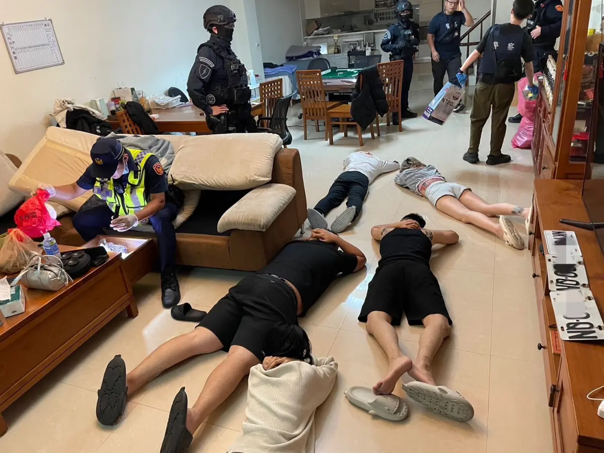 ▲網路帶貨直播主林姓男子及魏姓女子2人涉擁槍又持毒。（圖／翻攝畫面）