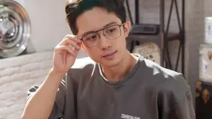 孫安佐又慘了！泰國呼麻失控「闖民宅露下體」　屋內監視器畫面曝
