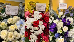 ▲張學友小巨蛋開唱後台全是花籃,周杰倫(左起)、江蕙、張信哲齊祝賀。(圖/記者黃雅琪攝影) ▲張學友小巨蛋開唱後台全是花籃,周杰倫(左起)、江蕙、張信哲齊祝賀。(圖/記者黃雅琪攝影)