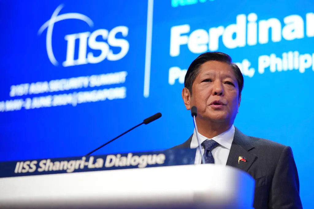 ▲近年美國加強對亞太地區國家的防務，其中美國強化菲律賓防務。圖為菲律賓總統小馬可仕在第21屆香格里拉對話發表主題演說。（圖／美聯社／達志影像）