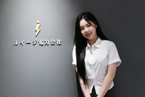 ▲▲趙娟週擔任『路易奇電力公司』一日店長時,受到熱情粉絲的支持與歡迎,未來不排除挑戰演藝圈。(圖/特約記者林柏年攝) ▲▲趙娟週擔任『路易奇電力公司』一日店長時,受到熱情粉絲的支持與歡迎,未來不排除挑戰演藝圈。(圖/特約記者林柏年攝)