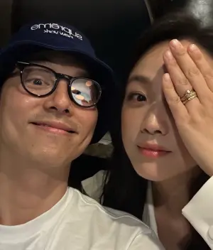 ▲中國女星湯唯在昨(31)日透過社群大方曬出自己跟南韓男神孔劉的合照,吸引大批粉絲注意,紛紛留言朝聖。(圖/湯唯IG) ▲中國女星湯唯在昨(31)日透過社群大方曬出自己跟南韓男神孔劉的合照,吸引大批粉絲注意,紛紛留言朝聖。(圖/湯唯IG)
