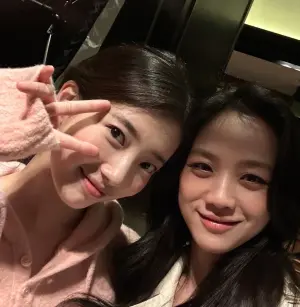 ▲湯唯先前也曾在社群上曬出自己跟南韓當紅演員秀智的合照,不少粉絲看到兩位女神同框,都相當期待他們一起參與演出的新作品。(圖/湯唯IG) ▲湯唯先前也曾在社群上曬出自己跟南韓當紅演員秀智的合照,不少粉絲看到兩位女神同框,都相當期待他們一起參與演出的新作品。(圖/湯唯IG)