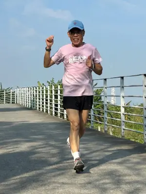 ▲陳鴻退休後開始練跑步，他說，剛開始的時候不想跑，但是跑起來就不想停了。（圖／陳鴻提供）