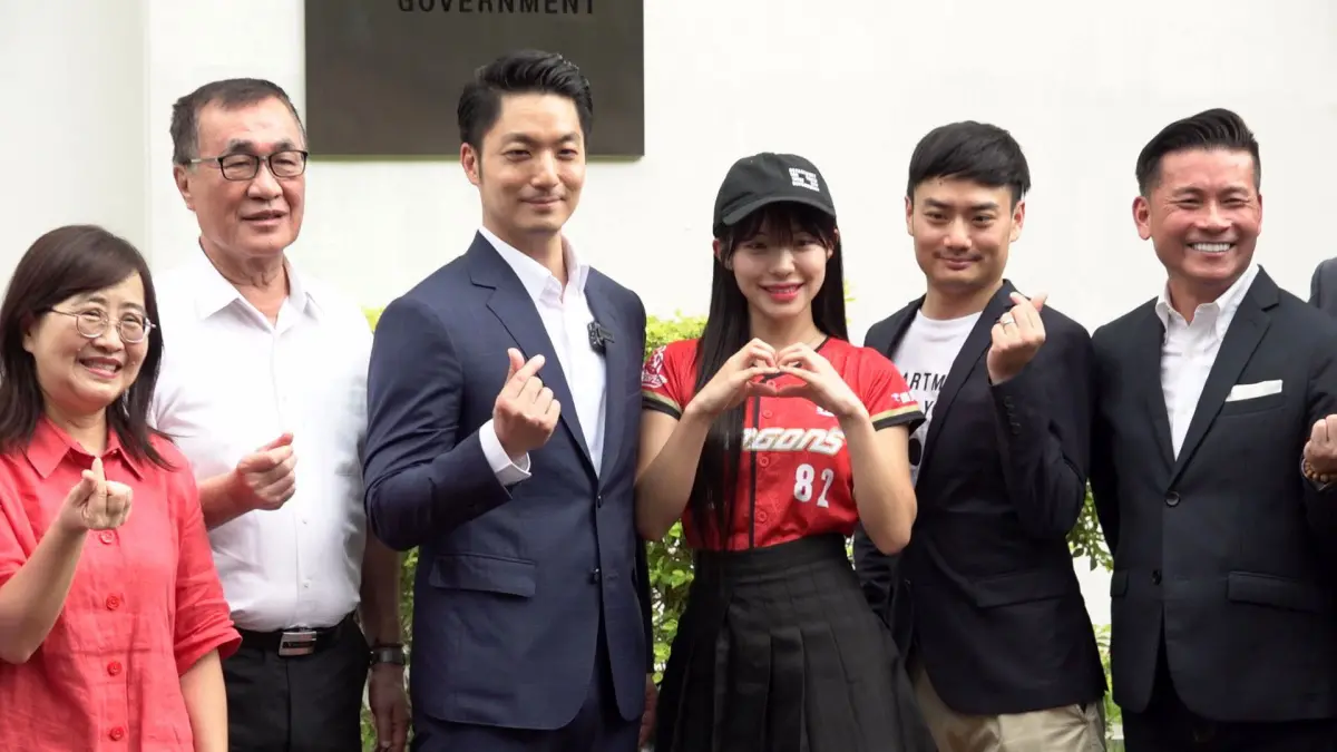 ▲青年局成立，蔣萬安與李多慧瘋合照。（圖／記者嚴俊強攝，2024.06.01）