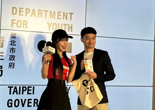 ▲殷瑋接任台北市青年局首任局長時，特地邀請李多慧擔任嘉賓。（圖／讀者提供）