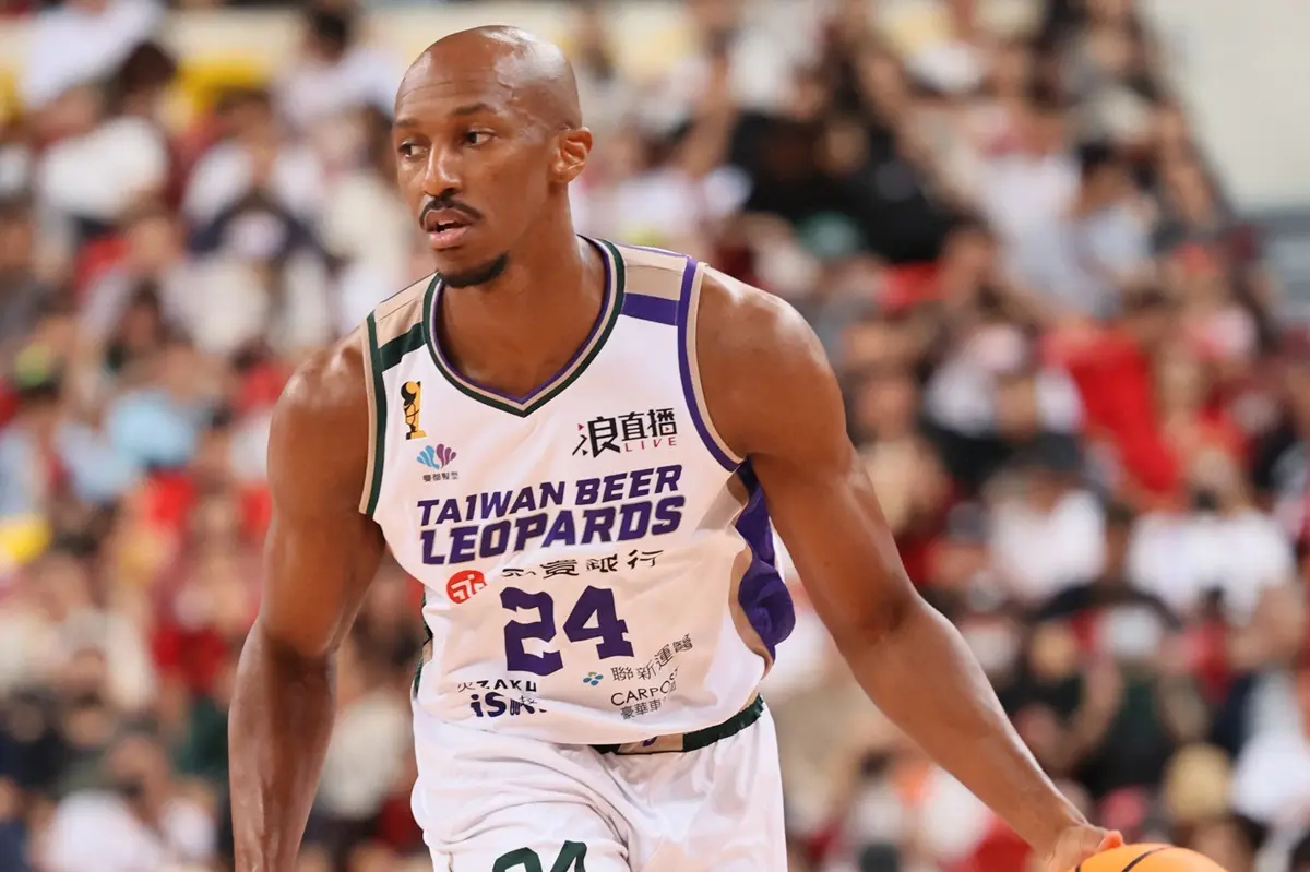 ▲台啤永豐雲豹副隊長、洋將克羅馬（Lasan Kromah）日前在新賽季開打前晉升新手爸爸，他的妻子於5日球隊進行屏東熱身賽當天羊水破裂，順利自然產下兩人的第一個小孩。（圖／T1提供）