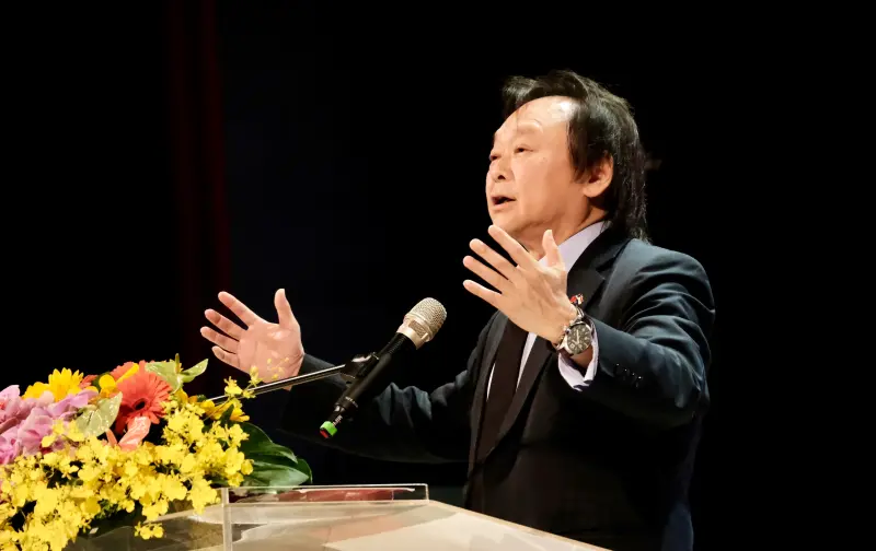 ▲立法委員王世堅於北科大畢典致詞,誇讚北科大地靈人傑。(圖/北科大提供,攝影:王泳傑)