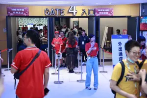 ▲味全龍本週末在大巨蛋3連戰,估計吸引超過5萬人進場,有望寫下中職在大巨蛋主場最快累積10萬人次進場紀錄。(圖/記者葉政勳攝) ▲味全龍本週末在大巨蛋3連戰,估計吸引超過5萬人進場,有望寫下中職在大巨蛋主場最快累積10萬人次進場紀錄。(圖/記者葉政勳攝)