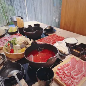 ▲藝人KID的野人火鍋林口店上月中才剛改成吃到飽消費模式。(圖/翻攝野人火鍋林口店臉書) ▲藝人KID的野人火鍋林口店上月中才剛改成吃到飽消費模式。(圖/翻攝野人火鍋林口店臉書)