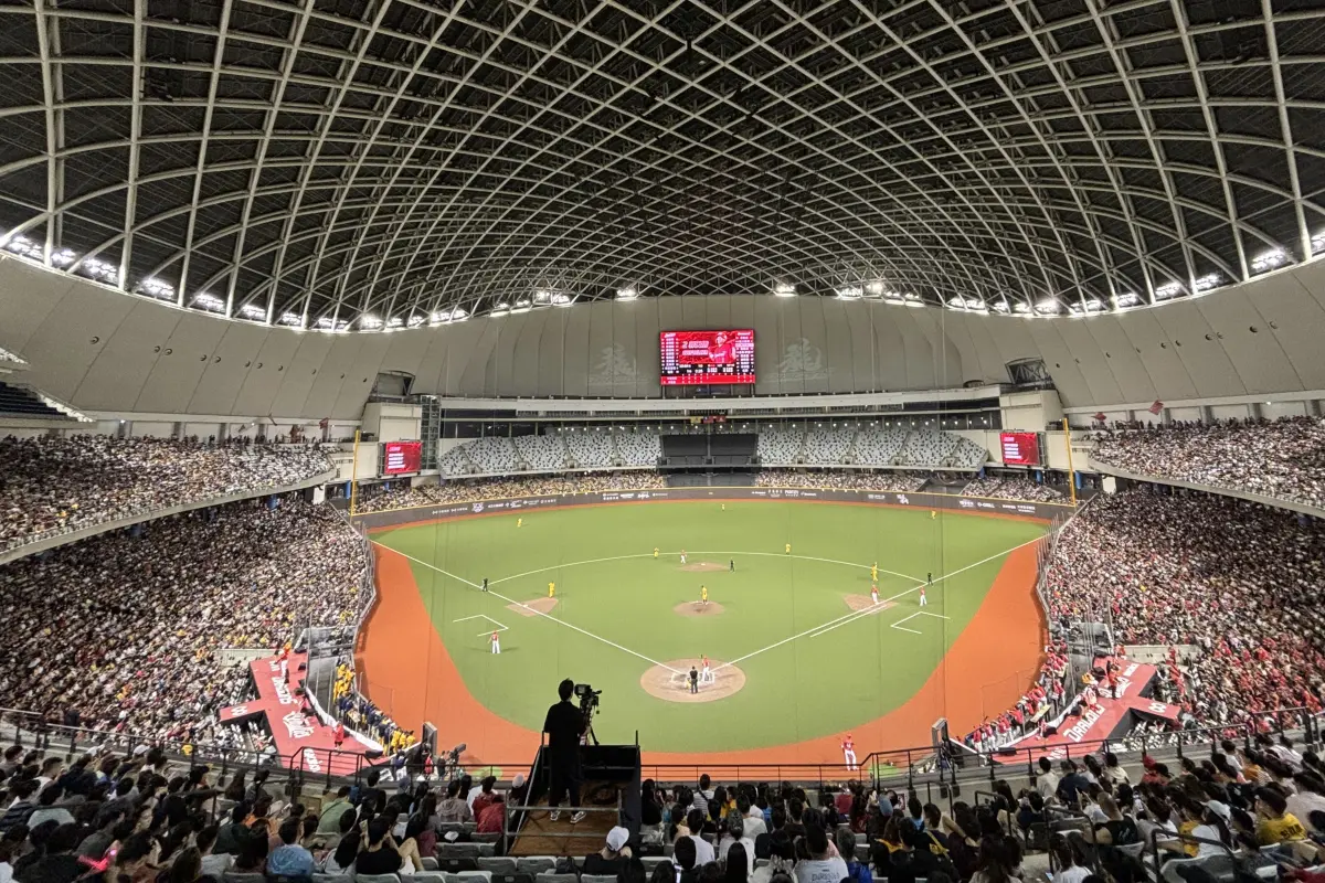 ▲味全龍成為中職首支累積10萬人進場球隊。（圖／記者路皓惟攝）