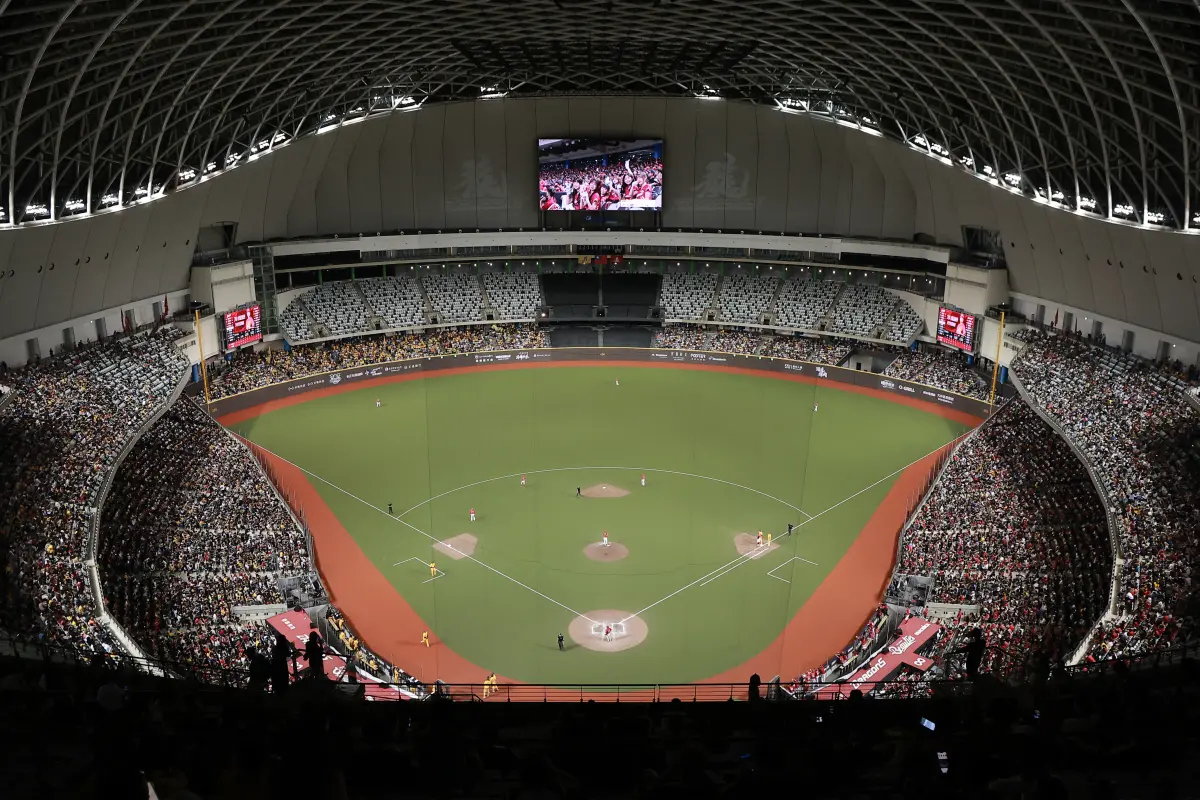 ▲中職「龍象大戰」味全龍今（1）日對戰中信兄弟，一共吸引29688人進場，寫下中職例行賽單場進場人數新高紀錄。（圖／記者葉政勳攝）