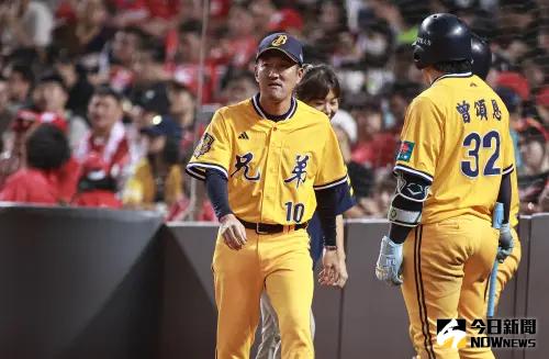 平野惠一「神調度」換上張志豪代打！賽後透露：一定要靠資深球員
