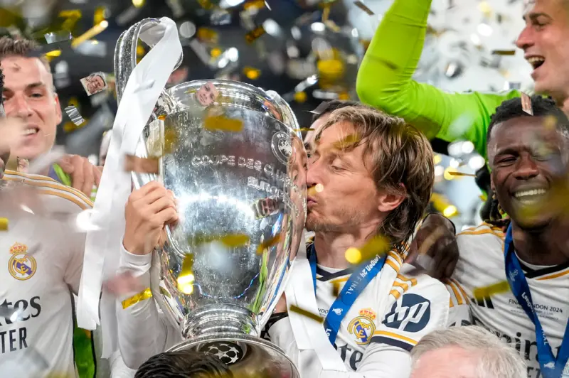 ▲皇馬奪得隊史第15冠，Luka Modric等隊內名將都拿下生涯的第6次歐冠冠軍，追平Francisco Gento Lopez，並列史上第一。（圖／美聯社／達志影像）