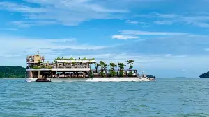 普吉島泰嗨／全球唯一漂浮海灘俱樂部！三層樓移動綠洲環景看夕陽
