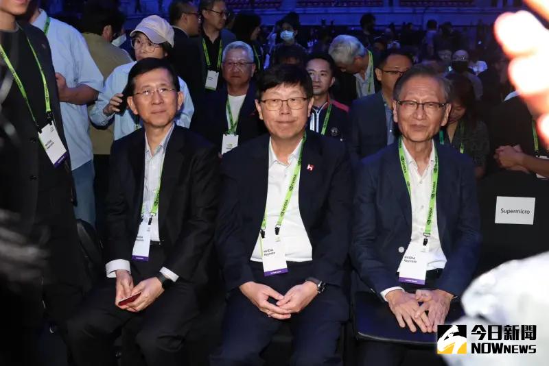 ▲輝達執行長黃仁勳今(2)日晚上7時在台大體育館舉行演講,包括鴻海集團董座劉揚偉、華碩董事長施崇棠到場。(圖/記者陳明中攝,2024.6.2)