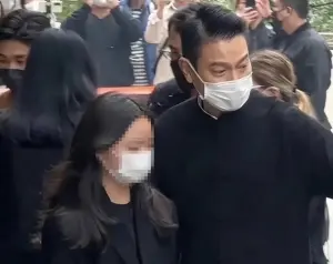 ▲劉向蕙似乎無緣踏入演藝圈,因為老爸劉德華希望女兒看遠離浮華,並平凡的活著。(圖/翻攝自微博) ▲劉向蕙似乎無緣踏入演藝圈,因為老爸劉德華希望女兒看遠離浮華,並平凡的活著。(圖/翻攝自微博)