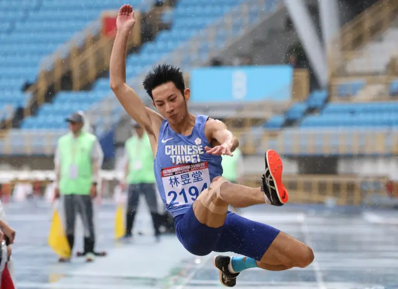 林昱堂雨中跳出7公尺53！將金牌留台灣　楊俊瀚不敵日本選手摘銅