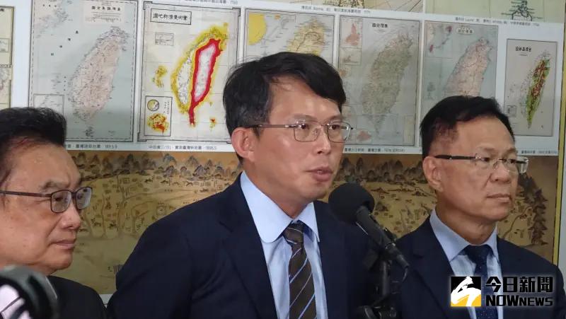 ▲民眾黨立委黃國昌怒批監院年花10億預算,卻是只敢打蒼蠅、不敢打老虎的「廢物院」。(圖/記者呂炯昌攝,2024.06.03)