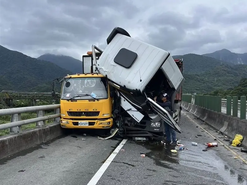 ▲台9線105.9K、蘇花改今（3）日中午傳出車禍事故，導致東澳至蘇澳段雙向道路暫時封閉。（圖／翻攝畫面）