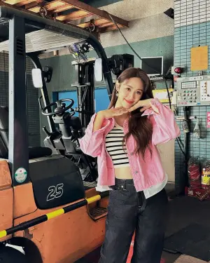 ▲Sandy懷孕6個月都看不出孕肚。(圖/Sandy IG) ▲Sandy懷孕6個月都看不出孕肚。(圖/Sandy IG)