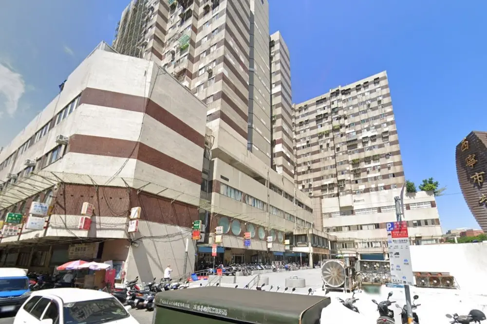 ▲台北市府決定將於明年拆除萬華西寧國宅，並新建社會住宅，專家評估要有其他商場規劃或店家進駐，否則整體發展不會有太大變化。（圖／翻攝Google Map）