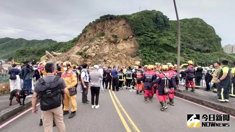 基隆潮境公園山崩！最新現場搜救畫面曝　怪手挖掘、搜救犬出動