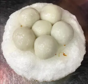 黃仁勳欽點!通化夜市「阿婆水果攤」紅了 臨江街必吃名單一次看 ▲《米其林指南》必比登推薦的「御品元冰火湯圓」。(圖/翻攝自御品元冰火湯圓FB)