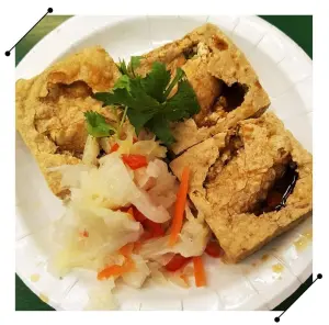 黃仁勳欽點!通化夜市「阿婆水果攤」紅了 臨江街必吃名單一次看 ▲爽臭有勁的麻辣臭豆腐,是很多人造訪夜市必吃的小吃。(圖/翻攝自雅口麻辣臭豆腐專賣店FB)