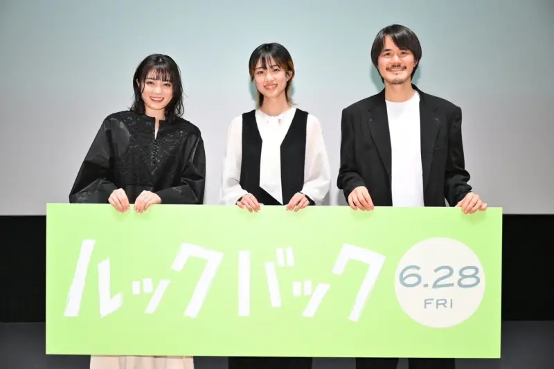 ▲導演押山清高(右)率領女主角聲優河合優實(中)與吉田美月喜(左)出席《驀然回首》的製作完成試映會。(圖/采昌國際多媒體)