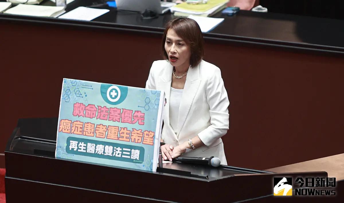 ▲民進黨立委邱議瑩有感而發自己堅持推動的再生醫療法終於在立院三讀通過。（圖／記者葉政勳攝 , 2024.06.04）