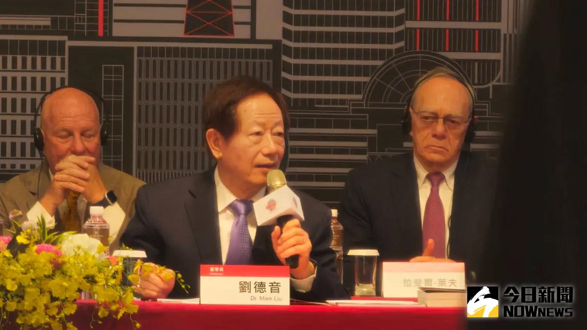 ▲有台積電小股東希望董事長劉德音給一句有智慧的話，劉笑回「請買台積電股票」。（圖／記者許家禎攝，2024.6.4）