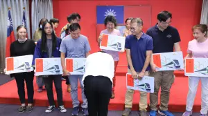 影/中捷英雄!贈終身榮譽卡、破案獎金 盧秀燕90度鞠躬致敬