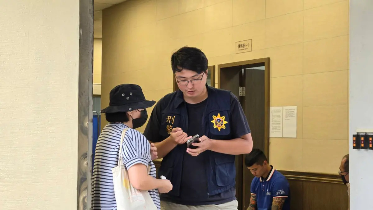 ▲今（4）日檢方進行相驗時，唐治平本人仍未現身，呈現失聯狀態，由表妹代為前往，但因非直系親屬無法代表簽收死亡證明。（圖／讀者提供）